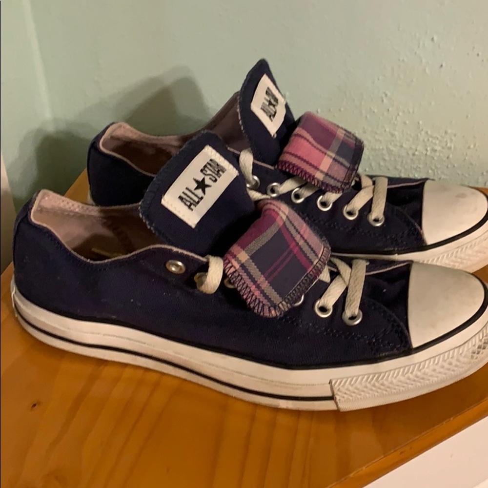 Unisex Converse low top navy plaid. W 11. Men 9.